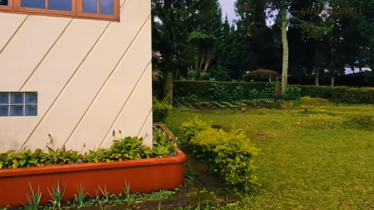 Potret Rumah Mewah Nia Daniaty Sudah 2 Tahun Tak Dihuni, Terawat Baik & Tamannya Sangat Luas Bisa Untuk Main Bola