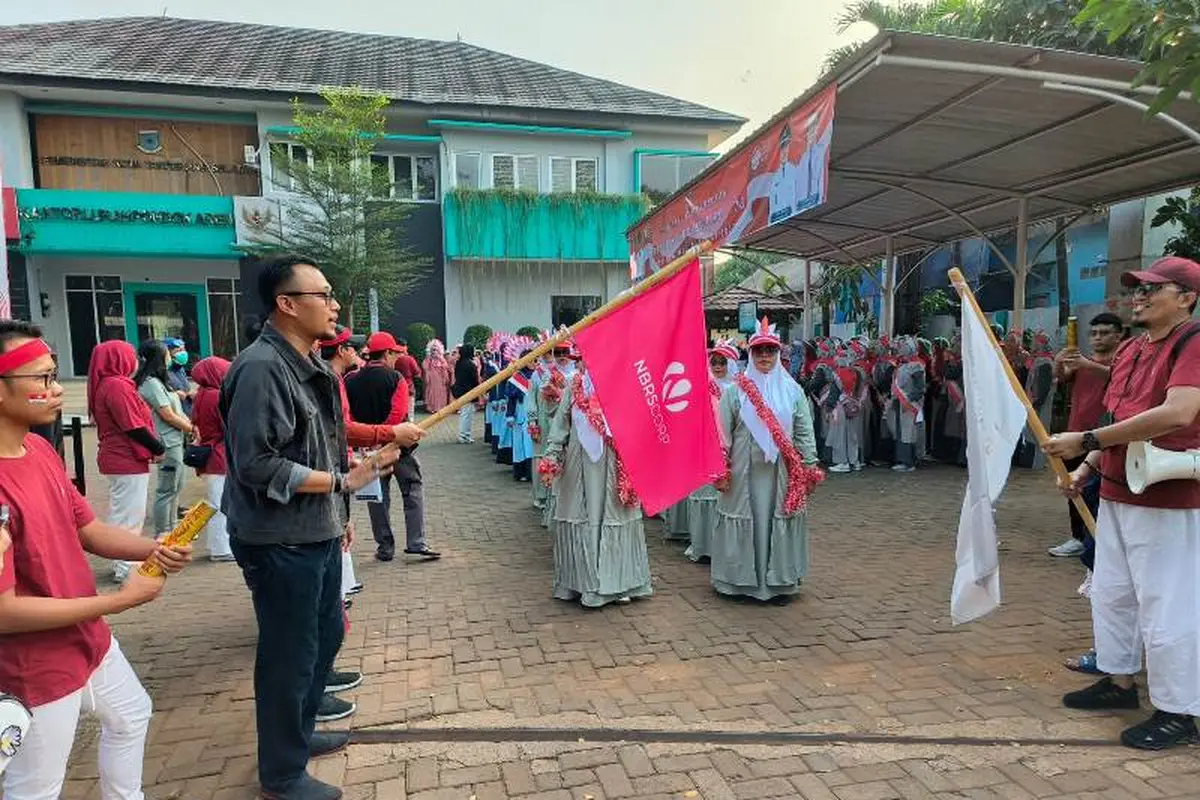 Gelar Gerak Langkah Kebangsaan bersama Ratusan Peserta Emak-Emak di HUT ke-78 RI