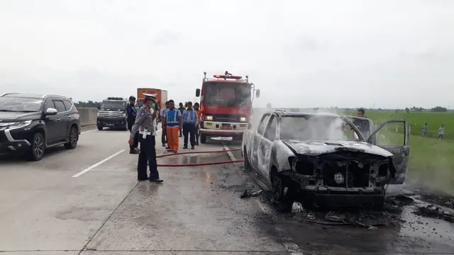 Mobil terbakar