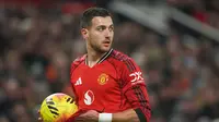 Diogo Dalot Ungkap Respons Pemain MU soal Suporter Viral yang Pantang Potong Rambut