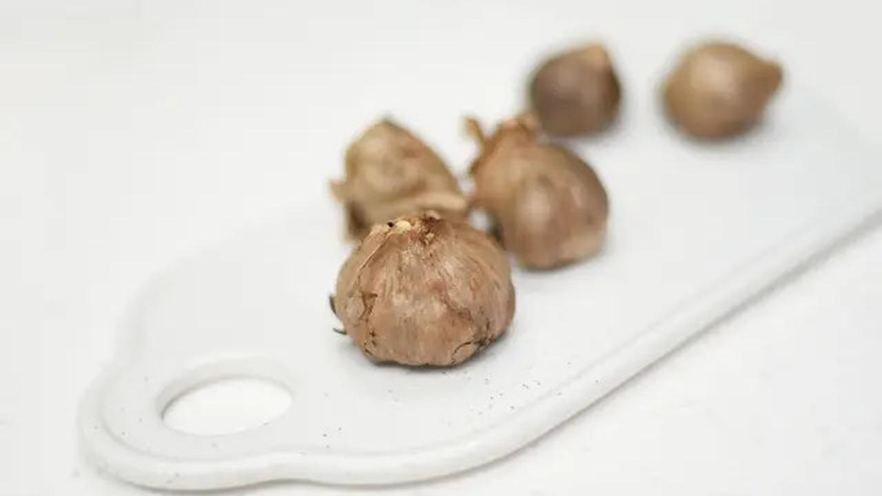 6 Manfaat Kesehatan Bawang Hitam, Lebih Mujarab dari Bawang Putih