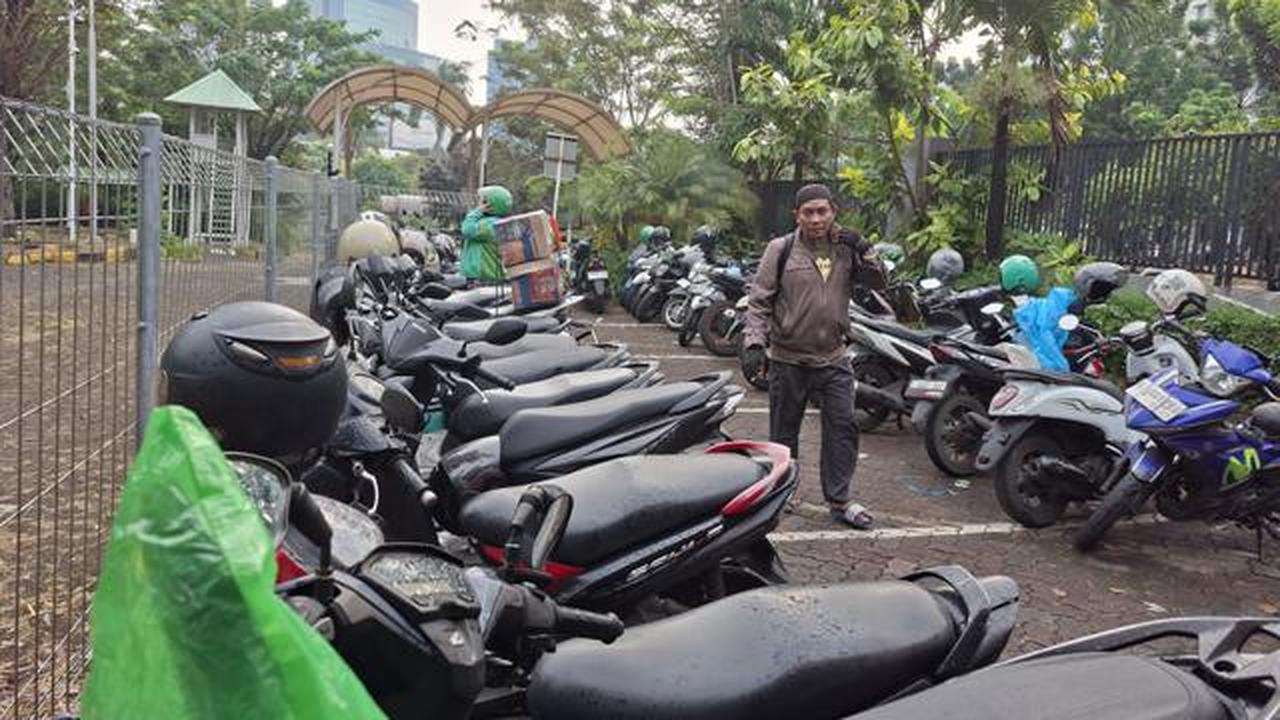 Parkir Ojol di Mal