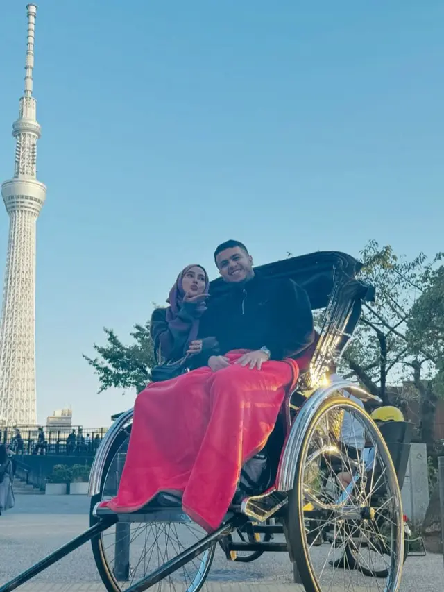 Momen Yislam Jaidi dapat kejutan. (credit:instagram.com/yislamaljaidi)