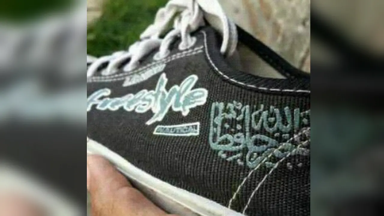 Ada Sepatu Bertuliskan Ayat Alquran?