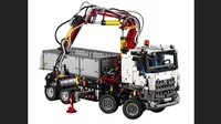 Lego Mercedes-Benz Arocs 3245 (Foto: Worldcarfans). 
