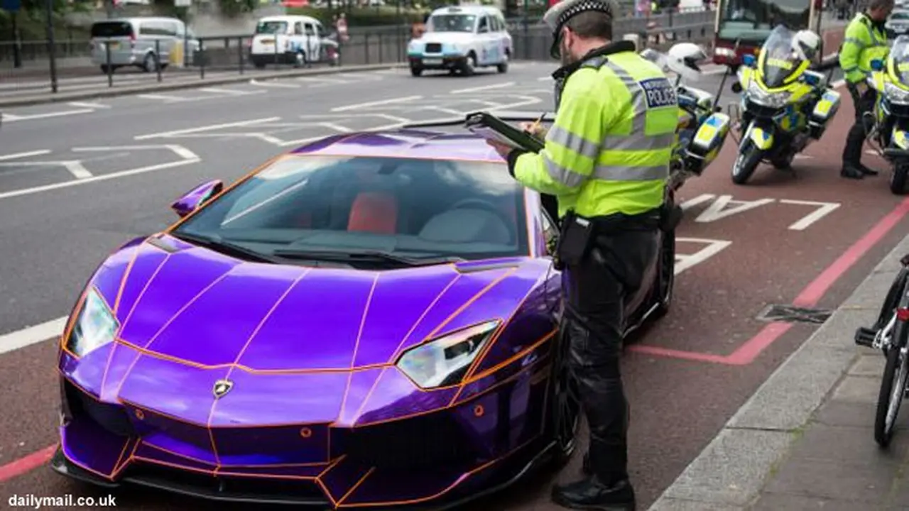 lamborghini-tilang130628b.jpg