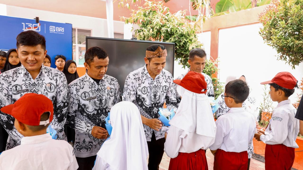 BRI Peduli menggelar kegiatan bertajuk 'Ini Sekolahku – Persembahan untuk Guru'. Kegiatan ini dilaksanakan di SDN Sukamahi 02, Megamendung, Kabupaten Bogor, Jawa Barat.