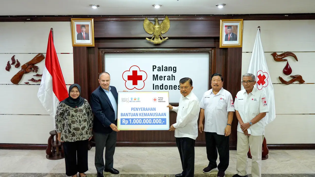 Donasi uang tunai senilai 1 Miliar Rupiah dari Nestlé Indonesia melalui program Nestlé Peduli. (Liputan6.com/ ist)