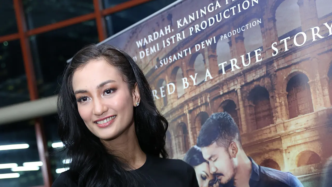 [Bintang] Atiqah Hasiholan