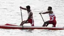 Pasangan Indonesia, Anwar Tara dan Yuda Firmansyah, saat beraksi pada SEA Games 2019 cabang kano nomor 1000 meter putra di Subic, Filipina, Jumat (6/12). Pasangan Indonesia berhasil meraih medali emas. (Bola.com/M iqbal Ichsan)