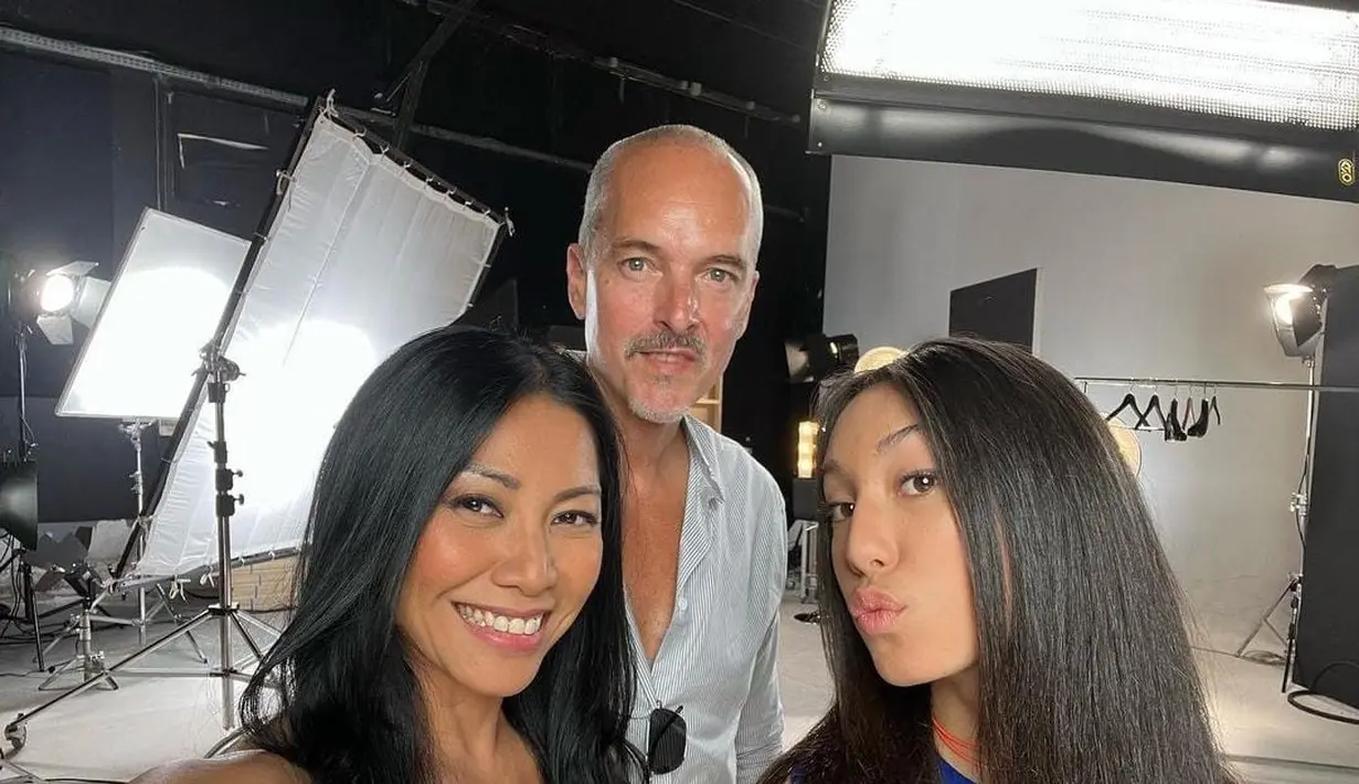 Apalagi Kirana memiliki rambut panjang berwarna hitam seperti sang ibu. (instagram/anggun_cipta)