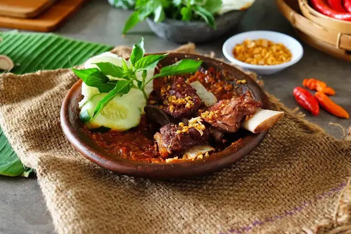 25 Rekomendasi Tempat Makan Enak di Jakarta Selatan 2025, Mudah Dicari &amp; Masih Eksis