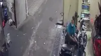 Beredar video hasil rekaman CCTV yang memperlihatkan kawanan pencuri membawa senjata api. (Foto: Tangkapan Layar).