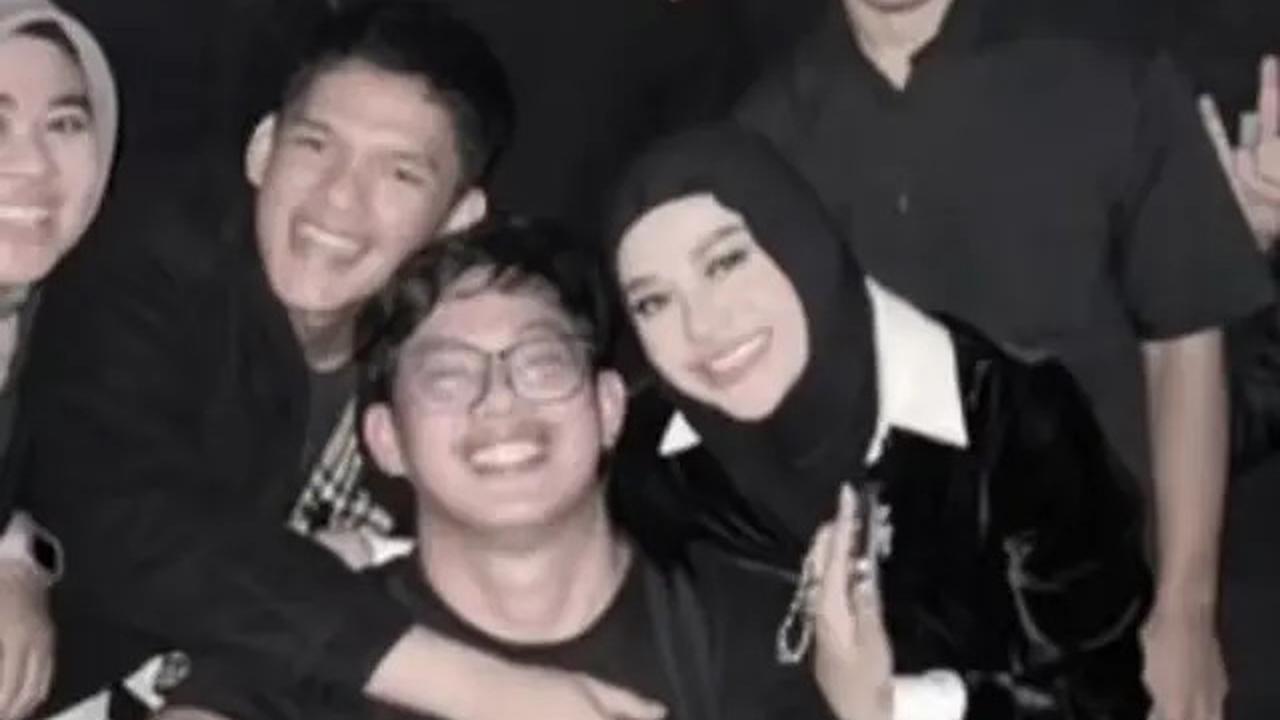8 Gaya Outfit Serba Hitam Para Publik Figur Hadir saat Kejutan Ulang Tahun Thariq Halilintar, Marsha Aruan, Syifa Hadju, hingga Mahalini