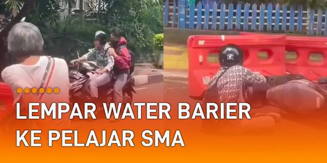 VIDEO: Geram, Warga Lempar Water Barier ke Pelajar SMA yang Tawuran