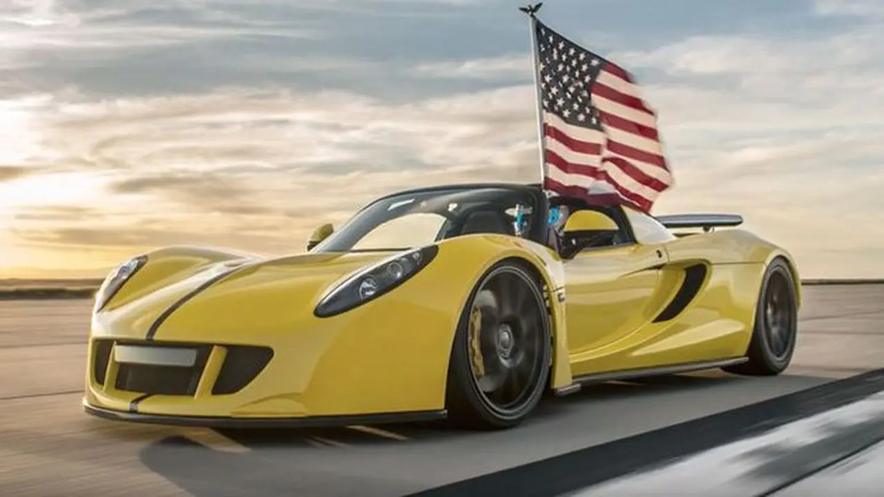 Hennessey Venom GT Convertible Jadi Mobil Tercepat Dunia