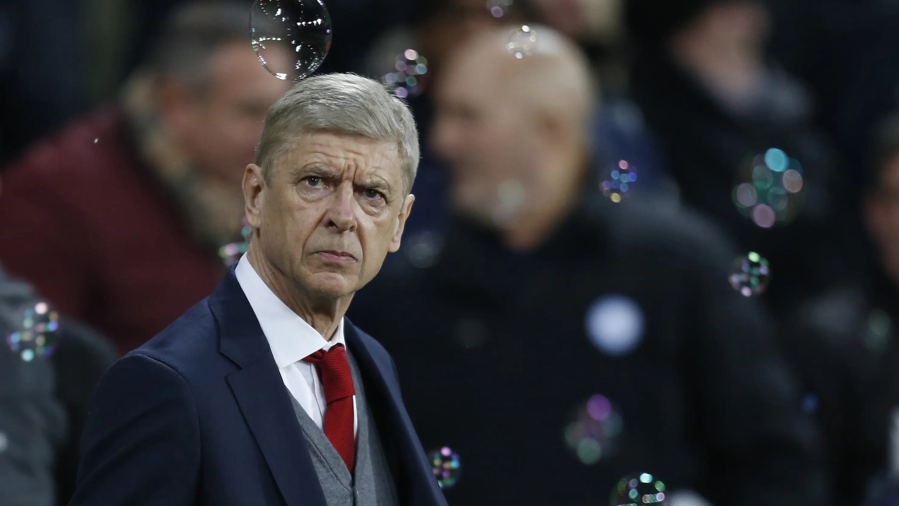 Pelatih Arsenal, Arsene Wenger terus berusaha agar Ozil bertahan  (AFP/Ian Kington)