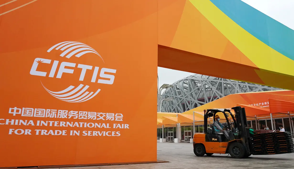 Foto pada 17 Agustus 2020 memperlihatkan lokasi outdoor sementara Pameran Perdagangan Jasa Internasional China (China International Fair for Trade in Services) di Beijing. Lokasi dan fasilitas outdoor sementara untuk pameran tersebut selesai dibangun pada Senin (17/8). (Xinhua/Zhang Chenlin)