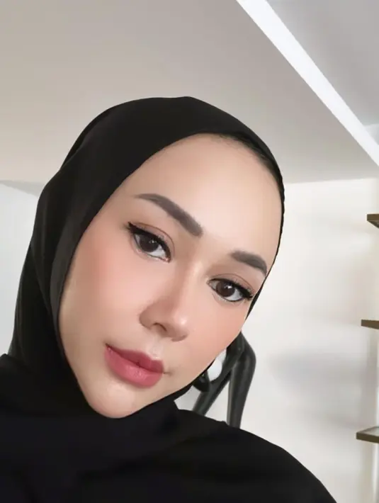 Perempuan kelahiran Bandung 36 tahun silam itu mengaku ada beberapa pria yang mulai dekat. Penyanyi dan pemeran itu mencari pria yang serius. Ia pun menegaskan, bila tak serius, dipersilahkan mencari yang lain. [Instagram/aurakasih]