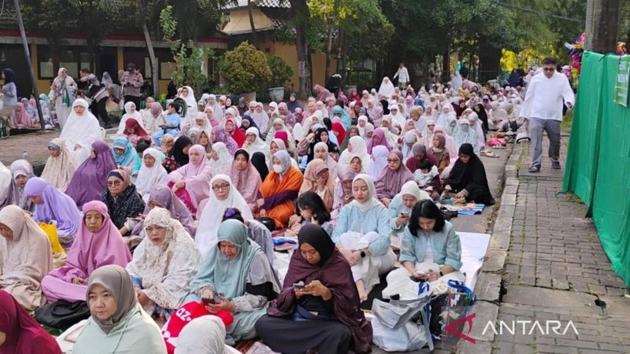 Antusiasme Jamaah Padati Shalat Idul Fitri Jaktim di Masjid Baitusy Syifa