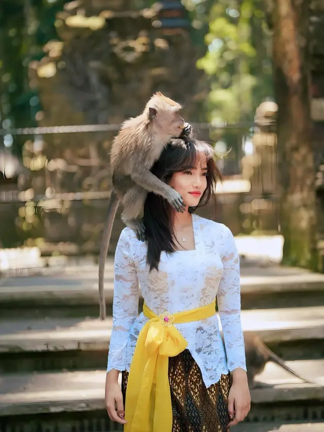 Fuji Utami foto bareng bestie di Bali