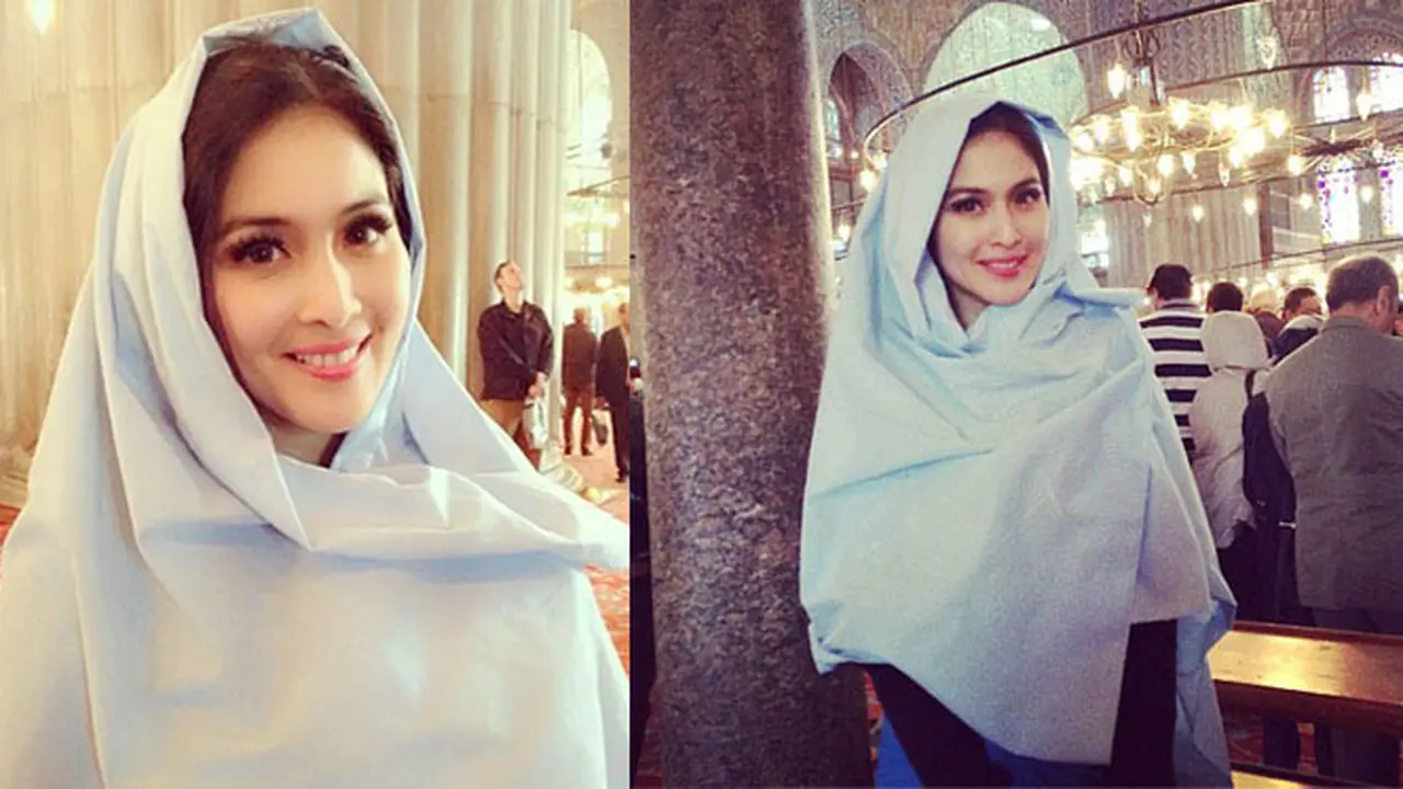 Cantiknya Sandra Dewi Berkerudung