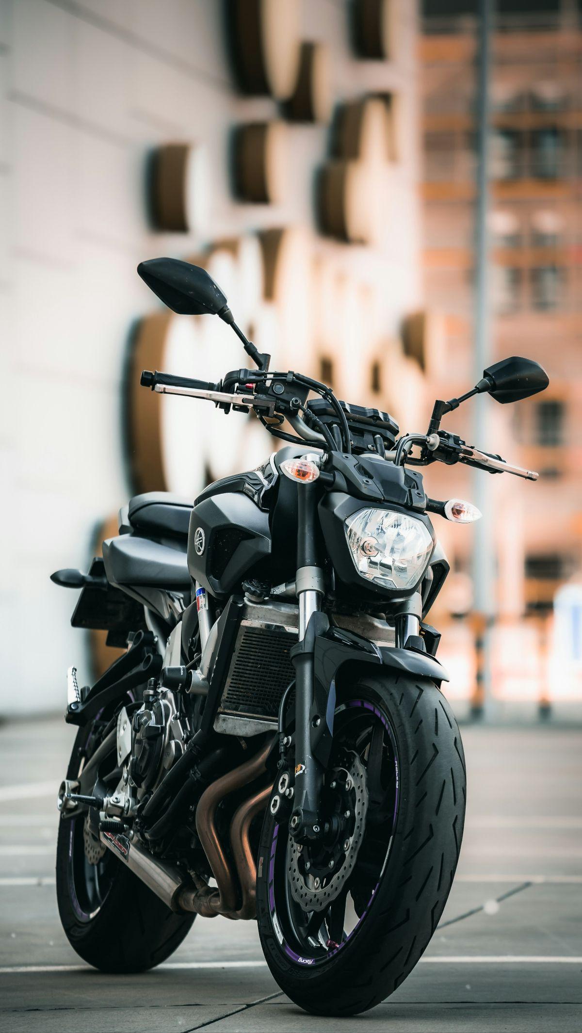 4. Motor jenis Naked (Streetfighter)