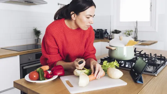 Cara Membuat Ayam Panggang Paprika dengan Saus Yogurt Bawang Putih dengan Mudah
