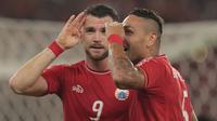 Pemain Persija Jakarta, Marko Simic dan Jaime Xavier saat melawan Johor Darul Ta’zim pada laga Piala AFC 2018 di Stadion Utama Gelora Bung Karno, Jakarta, Selasa (10/4/2018). Persija Jakarta menang 4-0.  (Bola.com/Nick Hanoatubun)