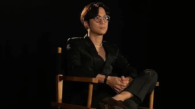 Genap Berusia 37 Tahun, Ini Potret Dikta yang Tampil Keren dengan Setelan Jas