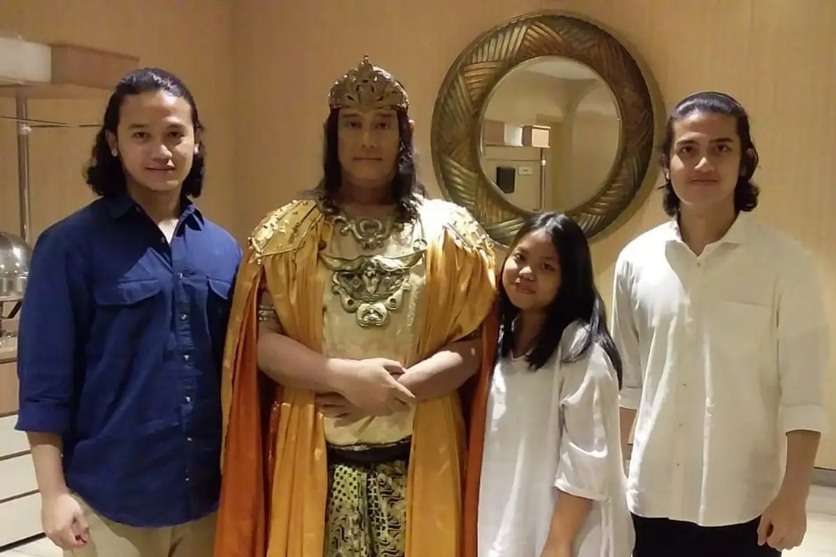Jarang Tersorot, Ini 6 Potret Anto Wijaya Pemeran Angling Dharma Bersama Anaknya
