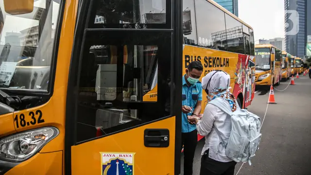 50 Bus Sekolah Dikerahkan untuk Urai Lonjakan Penumpang KRL