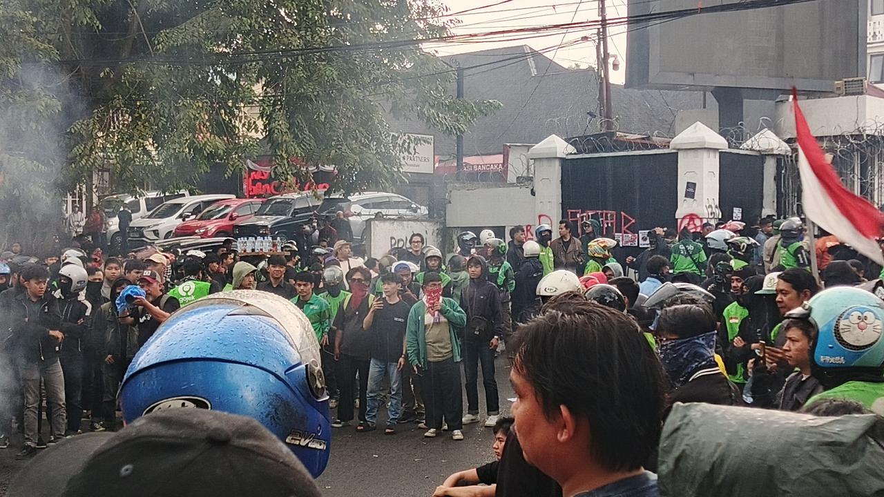Demo Ojol dan Mahasiswa di DPRD Jabar