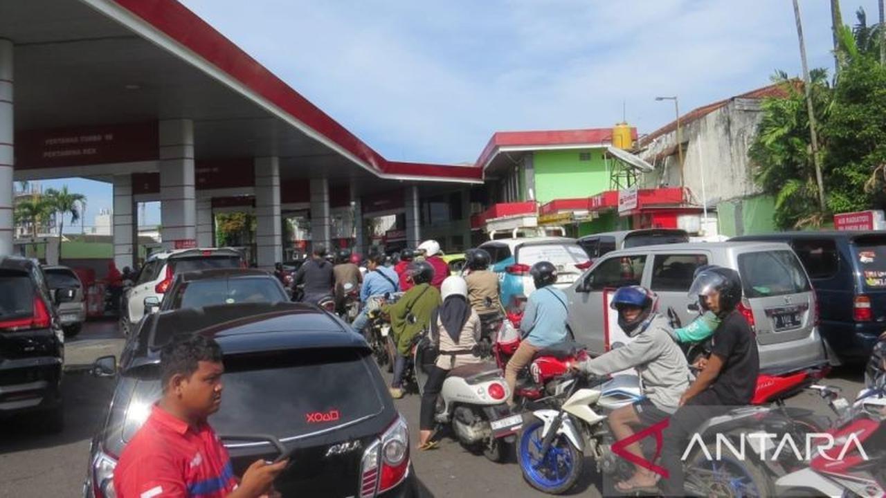 Antrean BBM Jember Meluas: Warga Resah, Pemerintah Pastikan Stok Aman