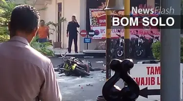 Bom meledak di depan Sentra Pelayanan Kepolisian Terpadu Kepolisian Mapolresta Solo. Pascaledakan seluruh Polres di Kota Solo meningkatkan pengamanan