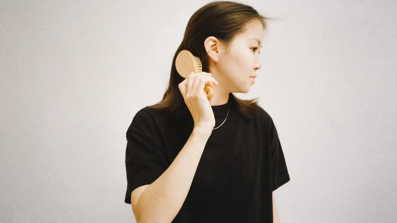 Cara Menentukan Sisir dan Sikat Rambut Sesuai dengan Kondisi Rambut