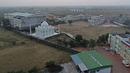 Dalam foto pada 25 November 2021 ini, pemandangan udara dari replika Taj Mahal di Burhanpur di negara bagian Madhya Pradesh, India. Pengusaha India Anand Prakash Chouksey membangun rumah yang berukuran sekitar sepertiga dari ukuran monumen aslinya. (Uma Shankar MISHRA / AFP)