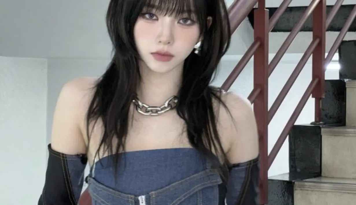 Di era “Drama”, Karina muncul dengan gaya rambut baru yaitu wolf-cut yang membuat dirinya terlihat tomboy dari penampilan sebelumnya.  [Foto: Instagram/ @aespa_official]