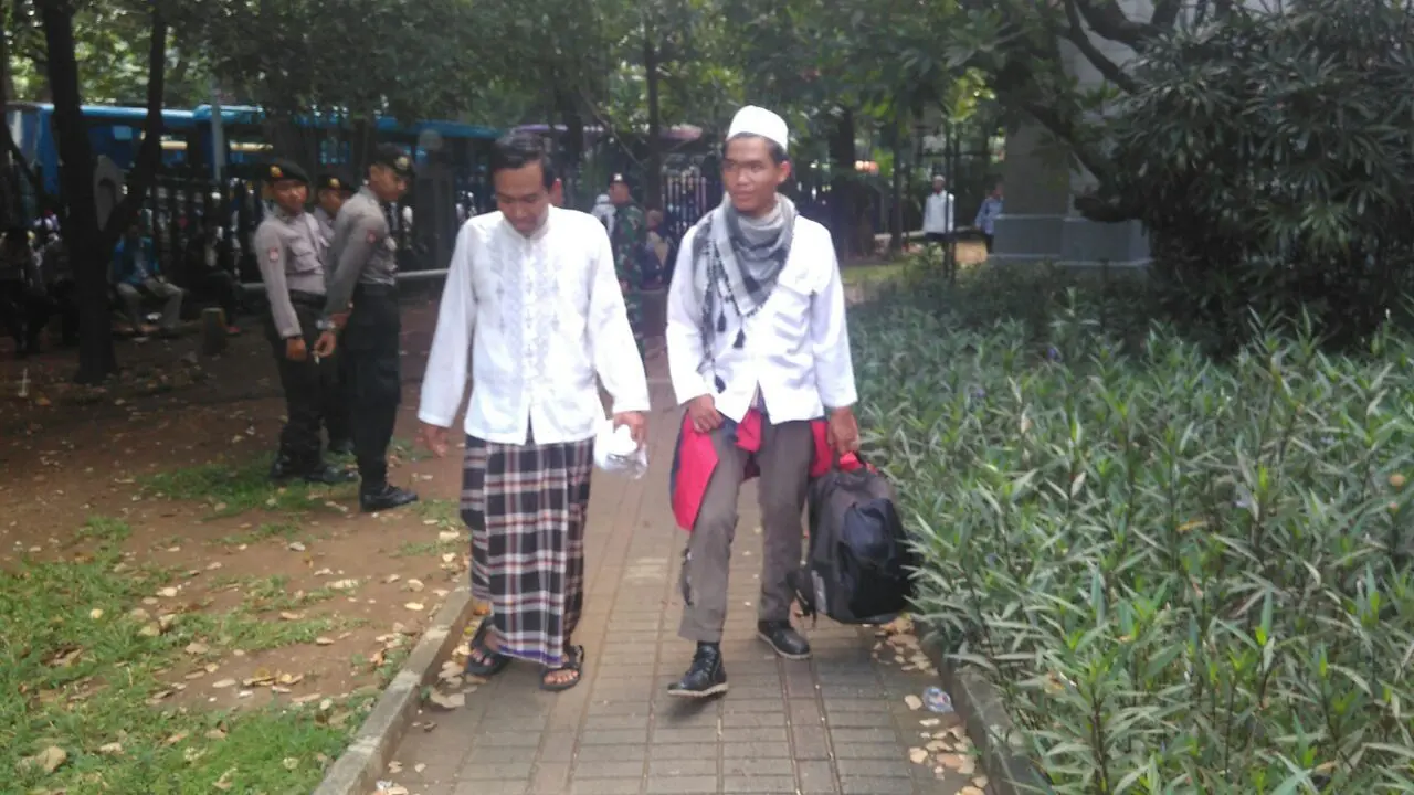 20161104-demo-jakarta-pingsan 2