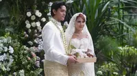 Intip penampilan spesial Nadin Amizah di hari pernikahan. [@cakecaine].