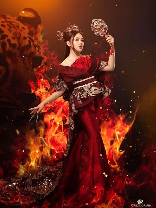 Anneth pun terlihat tampil begitu memesona dengan busana merah serta berbagai simbol perayaan Imlek. (Instagram/fdphotography90).