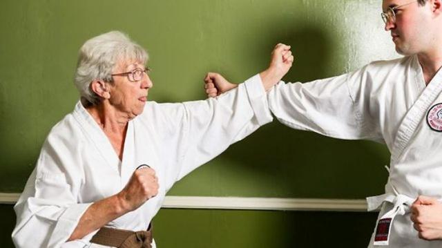 Nenek Ede bermain karate/copyright bbc.co.uk