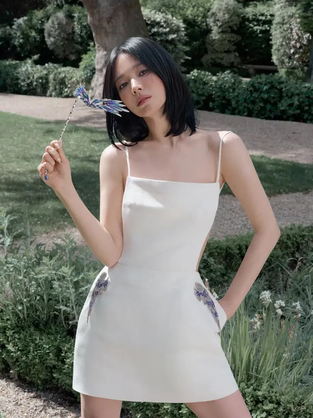 Song Hye Kyo saat Jadi Cover Vogue China pakai makeup bold. [@kyo1122]