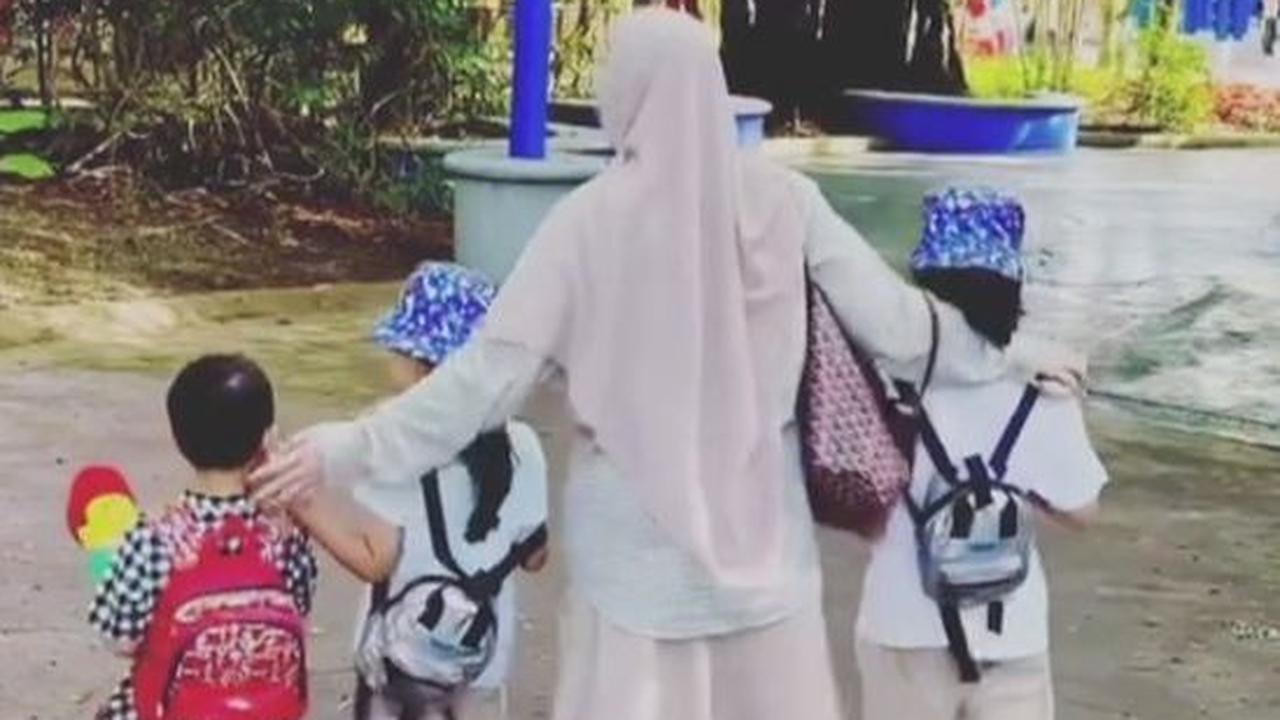 Kebersamaan Desta dan Caca sontak membuat warganet baper. Tak sedikit pula yang berharap agar keduanya bisa rujuk kembali.