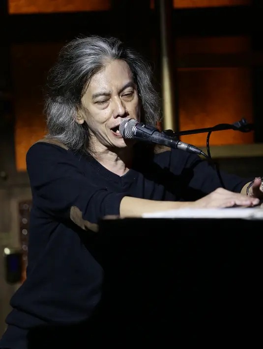 Mini konser bertajuk Swaragama dalam rangka promo album baru Ayu Azhari, digelar di Arcadia Senayan Jakarta Selatan, Jumat (12/2/2016). (Andy Masela/Bintang.com)