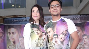 Deva Mahenra Beri Puisi Cinta Untuk Velove Vexia Pacaran News Entertainment Fimela Com