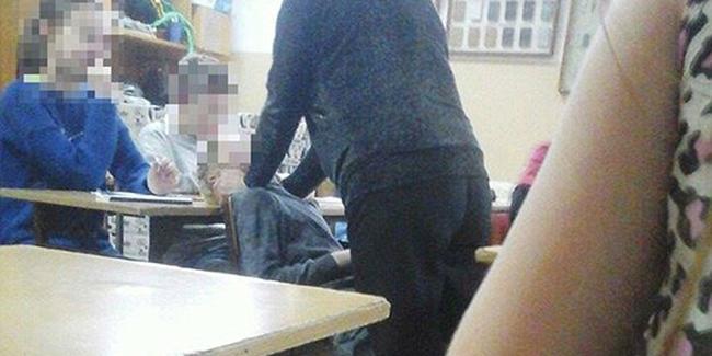 Jadwiga mencekik muridnya Kuba di ruang kelas karena dianggap mengganggu. | Foto: copyright dailymail.co.uk