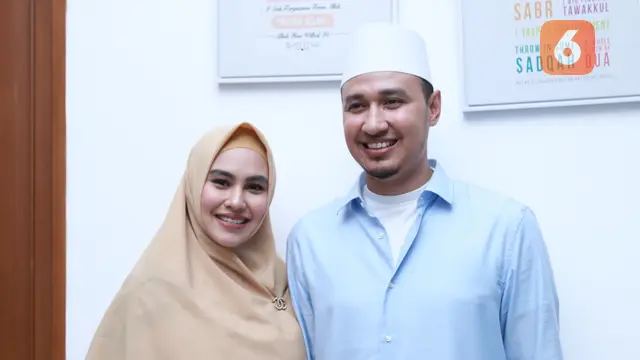 [Fimela] Kartika Putri dan Habib Usman Bin Yahya