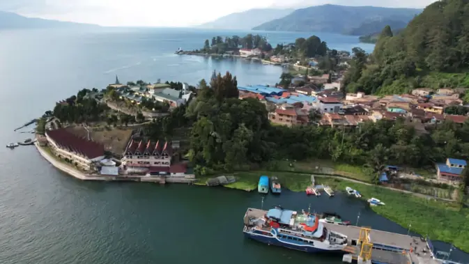 Danau Toba Berderu: F1 Powerboat, Feri Siaga Wisatawan!