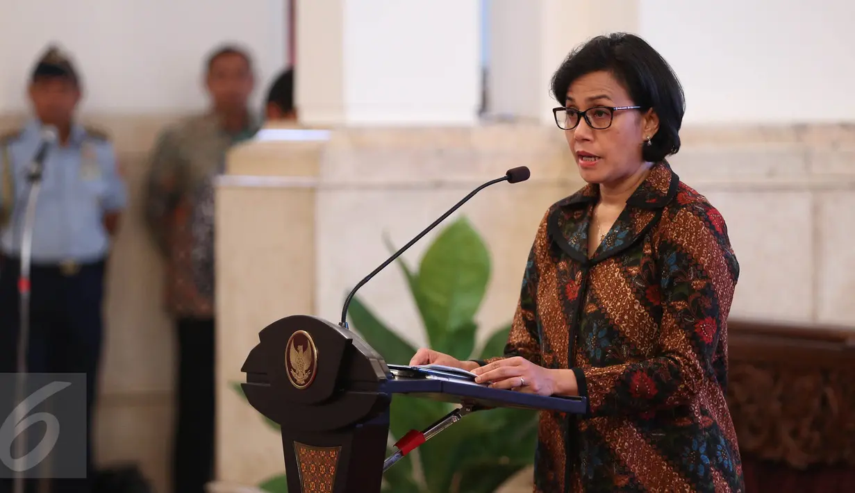 Menkeu Sri Mulyani menyampaikan sambutan saat penyerahan Daftar Isian Penyelenggaraan Anggaran (DIPA) 2017 dan Anugerah Dana RAKCA 2016 bagi Daerah Berkinerja Baik di Istana Negara, Jakarta, Rabu (7/12). (Liputan6.com/Faizal Fanani)